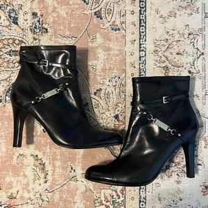 NWOT Ralph Lauren Black Leather Booties with patent leather toe